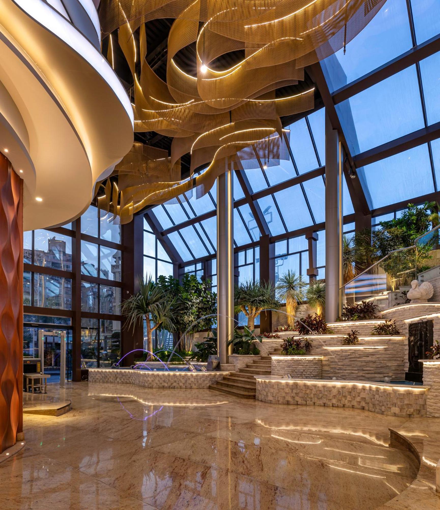 Hotel Mirage & Conference Center